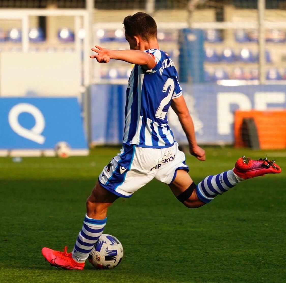  Álex Petxarroman jugando con el filial de la Real Sociedad.