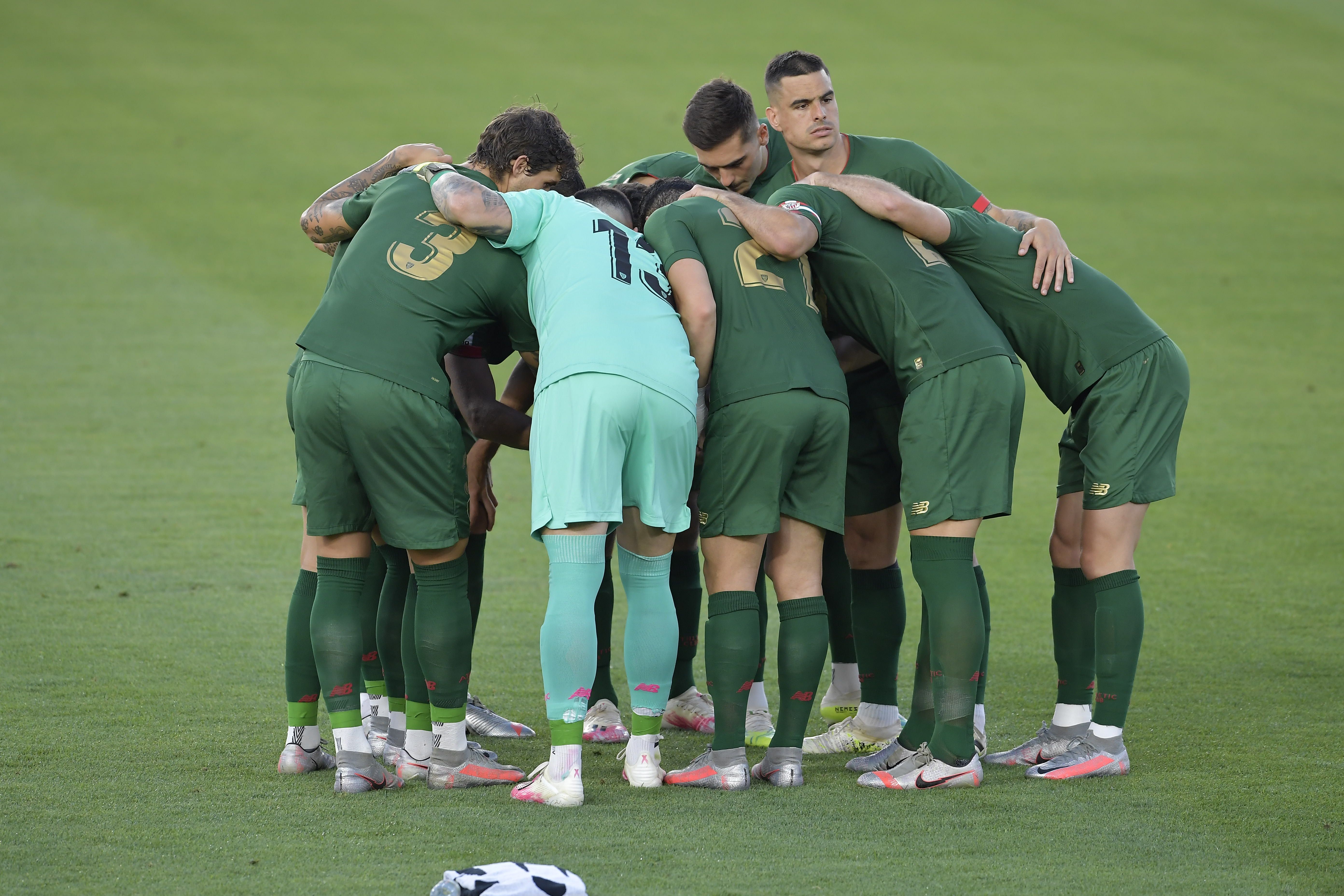 Los hombres de Garitano hacen piña en Granada.