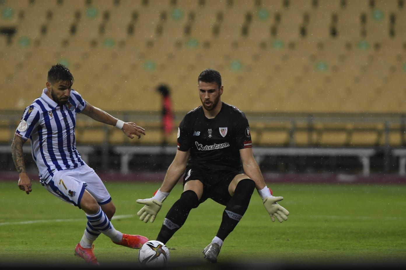  Portu encara a Unai Simón en la final de Copa Athletic-Real Sociedad.