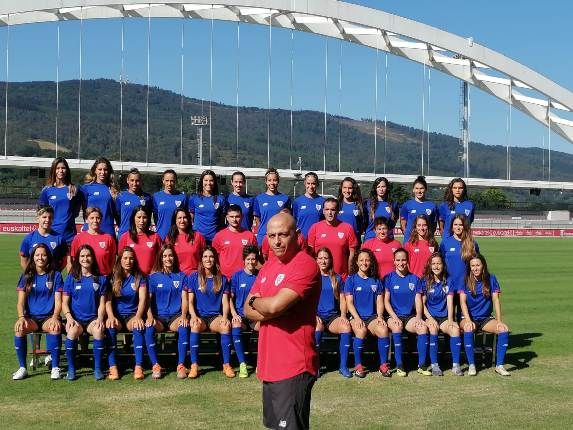 Puesta de largo del Athletic Club Femenino de Ángel Villacampa en Lezama.