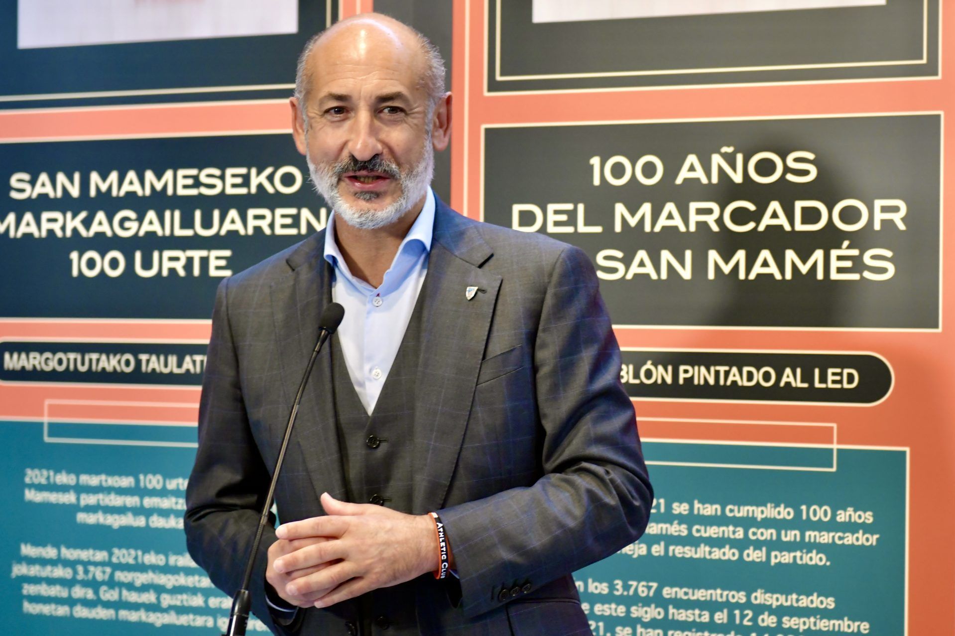  El presidente Aitor Elizegi hablando en San Mamés.