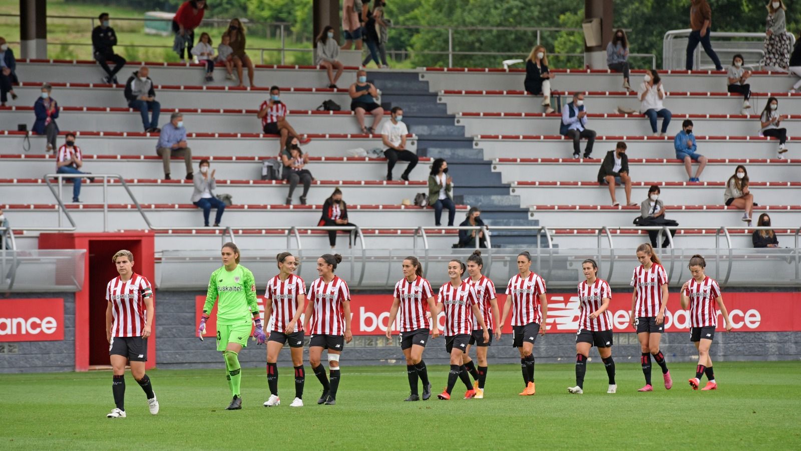 Las leonas saltan al campo este domingo 20 de junio para medirse al Sevilla FC ya con público en la grada de Lezama.