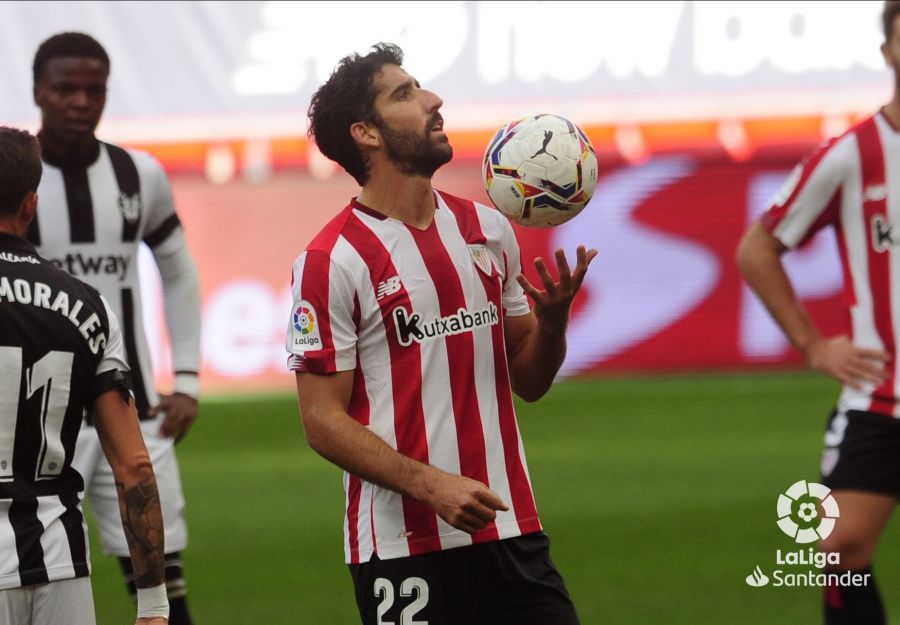 Raúl García, antes del penalti anulado en el Athletic Club-Levante UD.