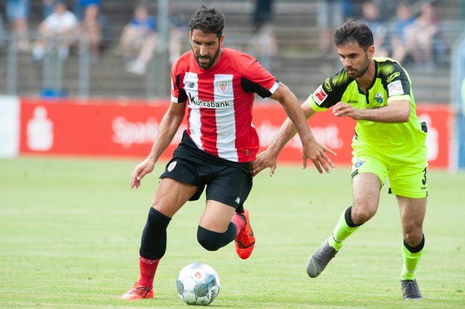 Raúl García en el duelo ante el Paderborn..
