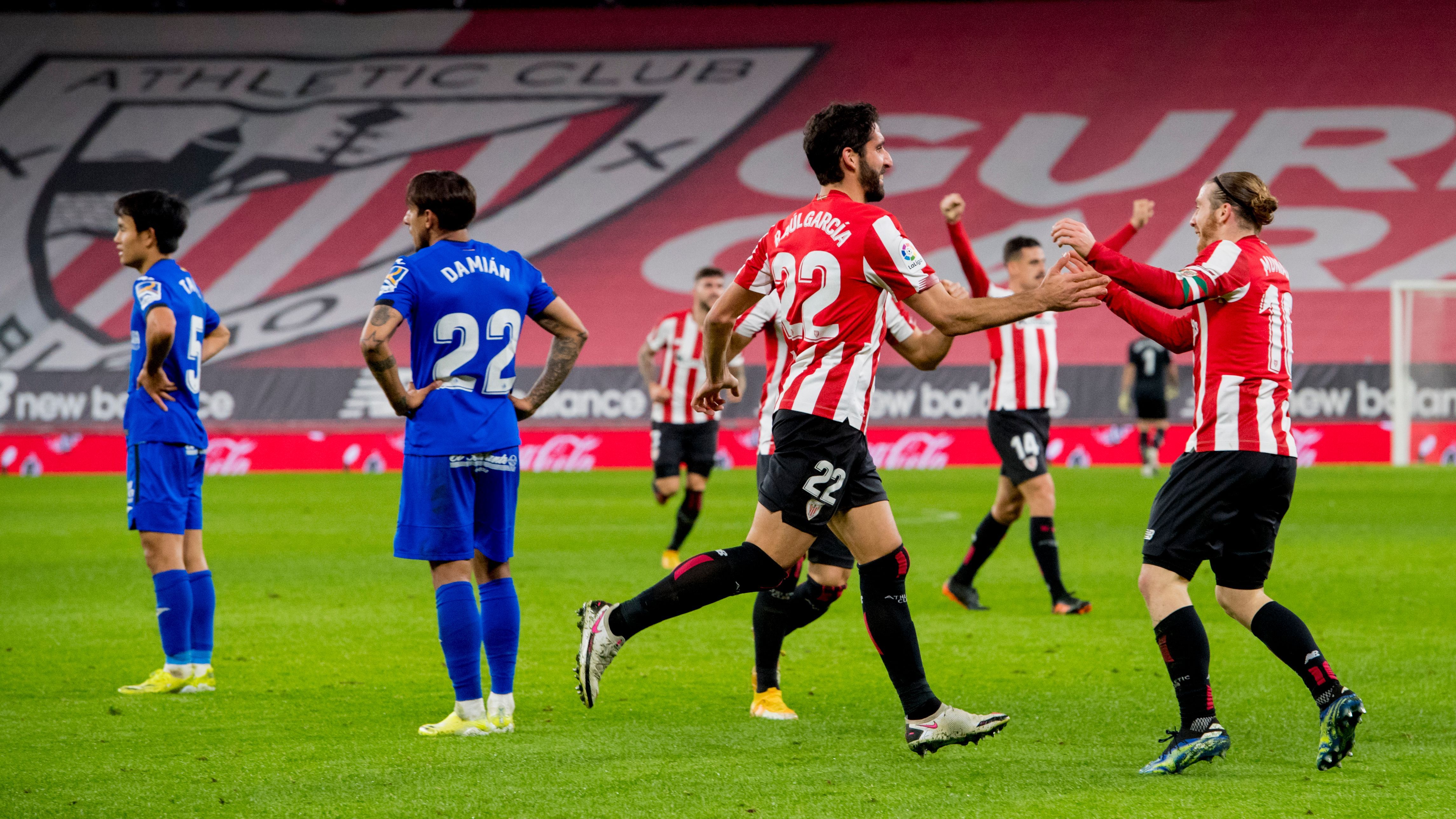  Raúl García celebra uno de sus goles al Getafe de Pepe Bordalás.