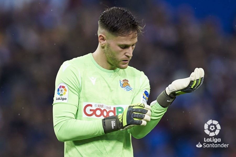 Remiro, antes del inicio del Real Sociedad-Eibar.