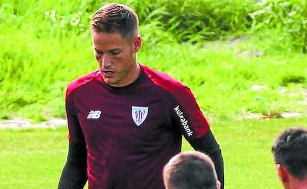 Álex Remiro no saldrá cedido al Huesca.