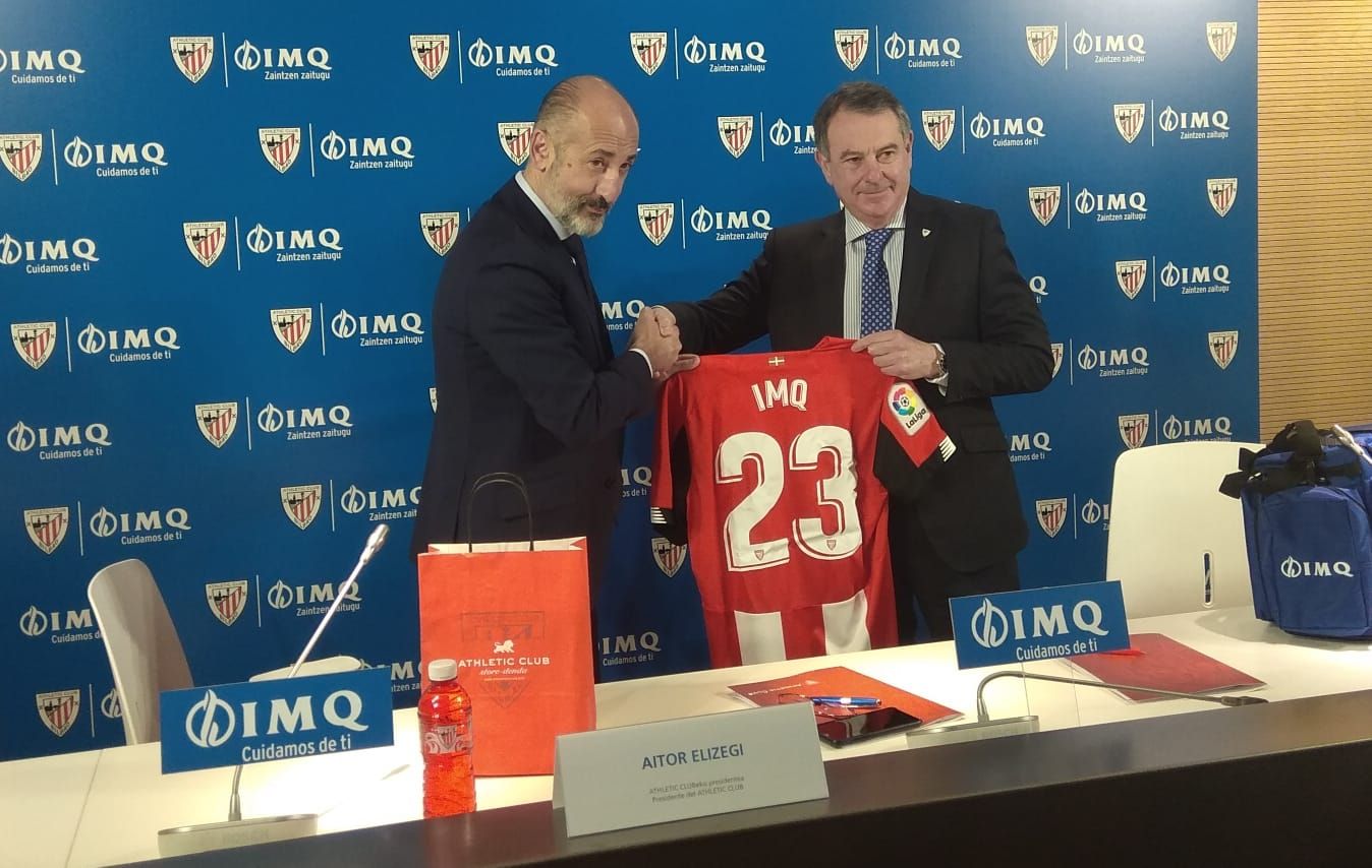  Aitor Elizegi y Javier Aguirregabiria, en la renovación del convenio Athletic Club-IMQ.