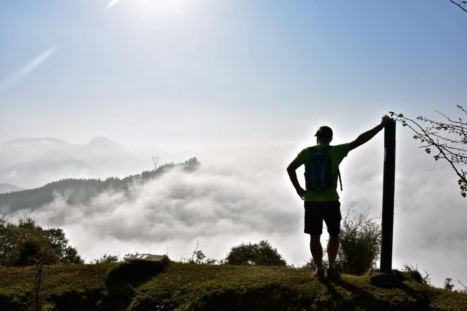 Fotografía de Ricardo Hernani en las inmediaciones del monte Luxar (Bizkaia).
