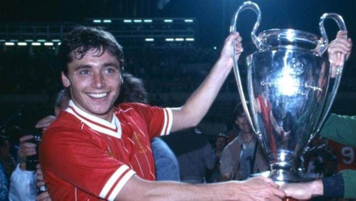 Michael Robinson levantó la Copa de Europa con el Liverpool.