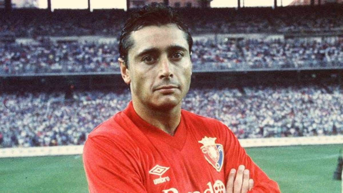 Michael Robinson en su etapa de jugador en el CA Osasuna.