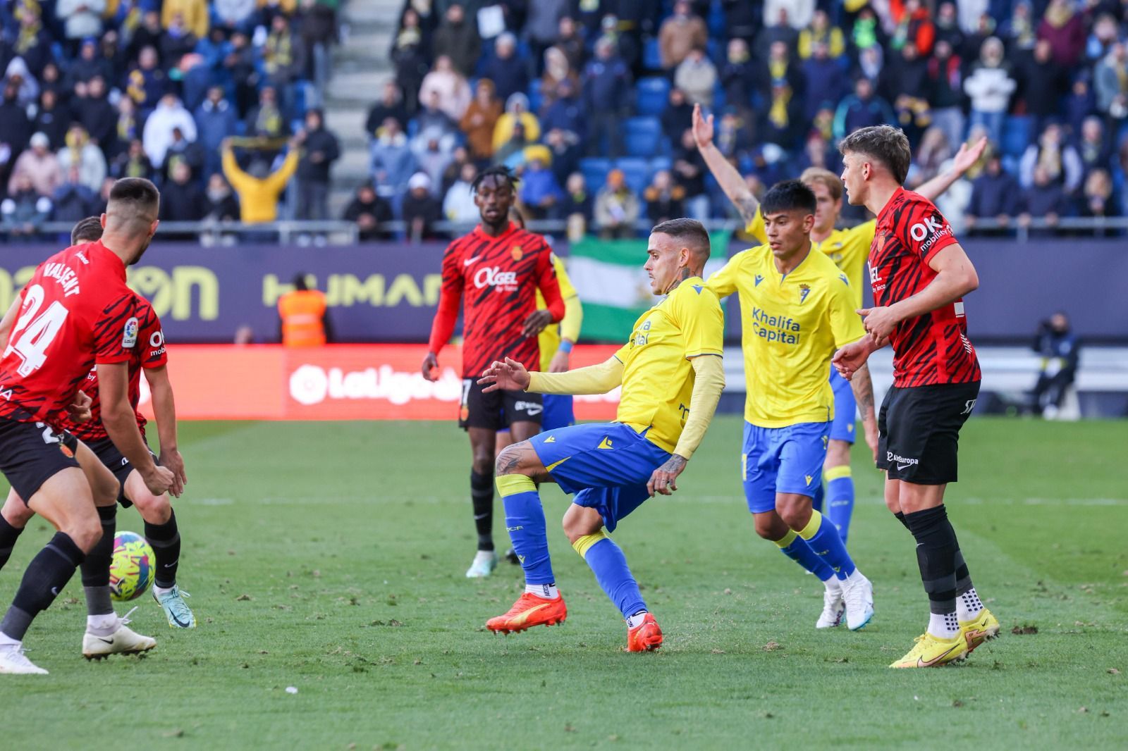  Roger, durante el partido Cádiz-RCD Mallorca.