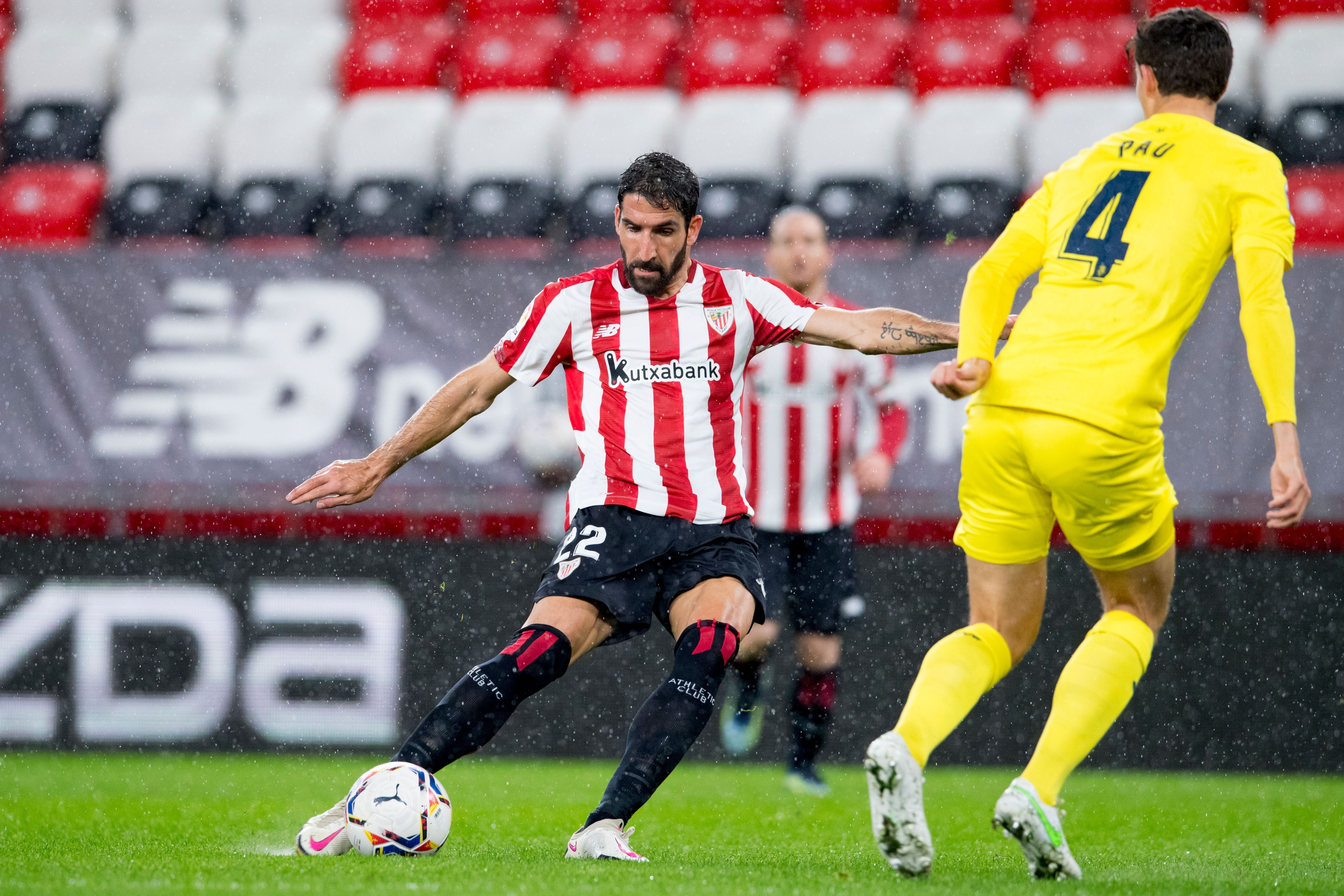  Raúl García ante el Villareal en San Mamés.