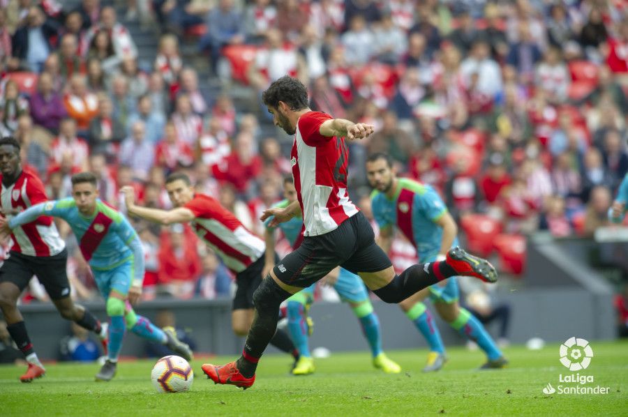  Raúl García quiso liderar a los leones ante el Rayo.