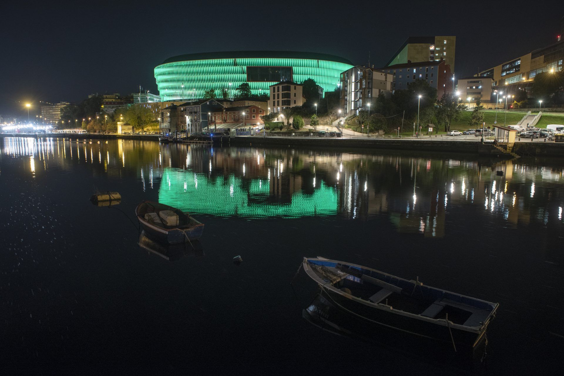  Espectacular imagen de San Mamés verde por la fibrosis quística.
