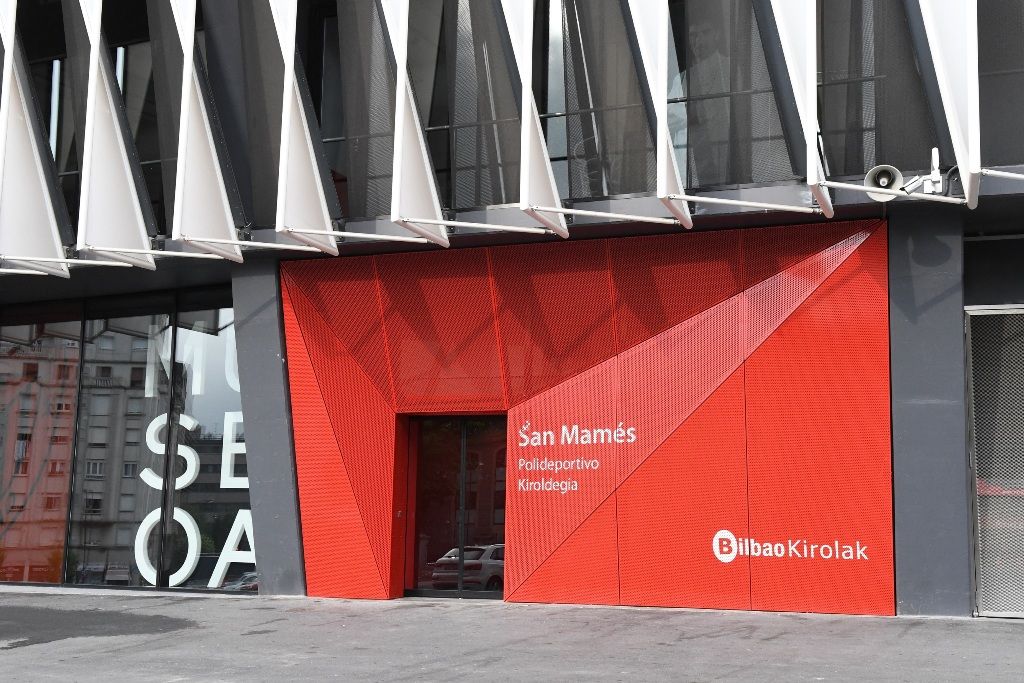 El acceso peatonal, independiente y totalmente accesible, es por la puerta número 19 del estadio.
