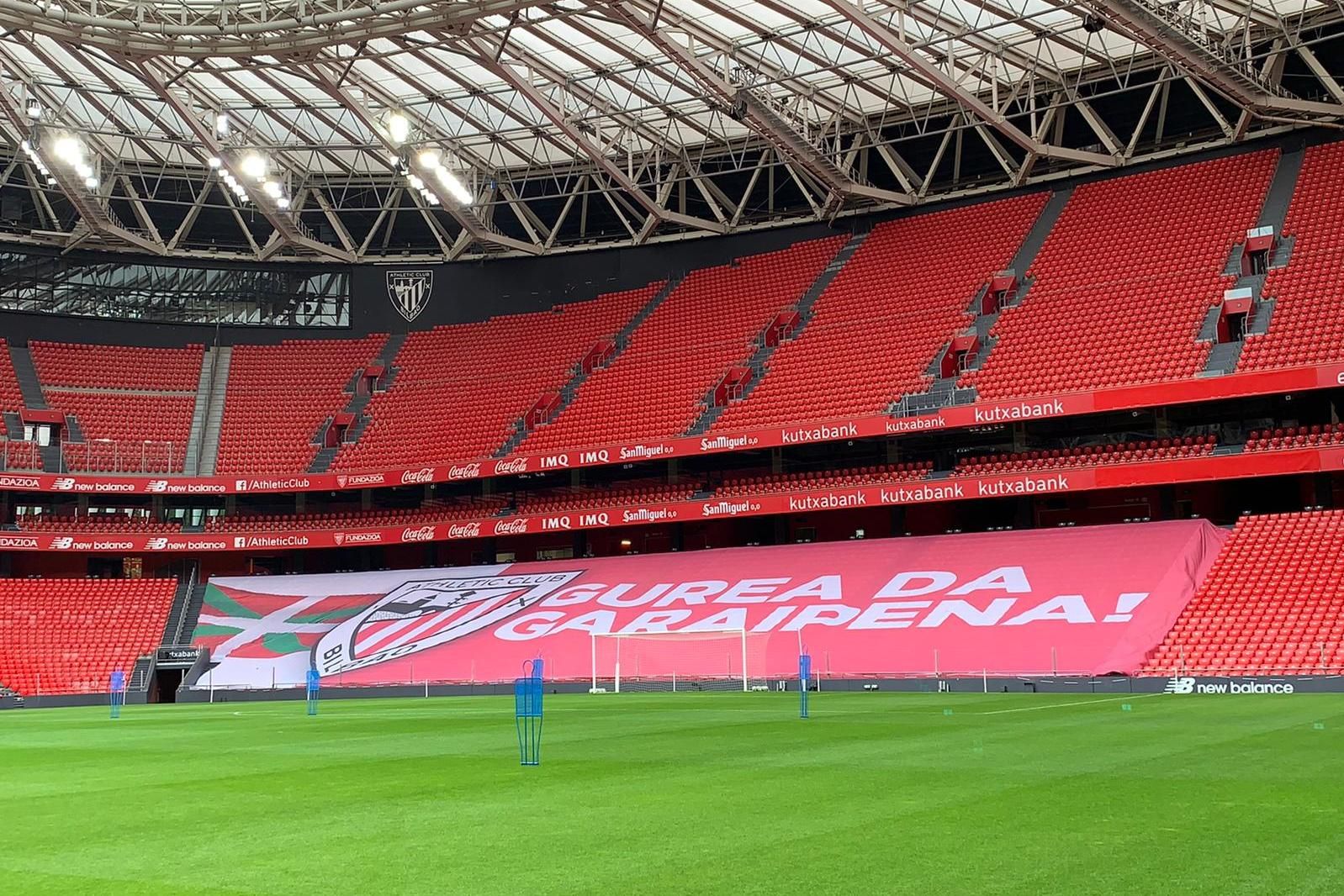 San Mamés sigue con las gradas vacías por la COVID-19.