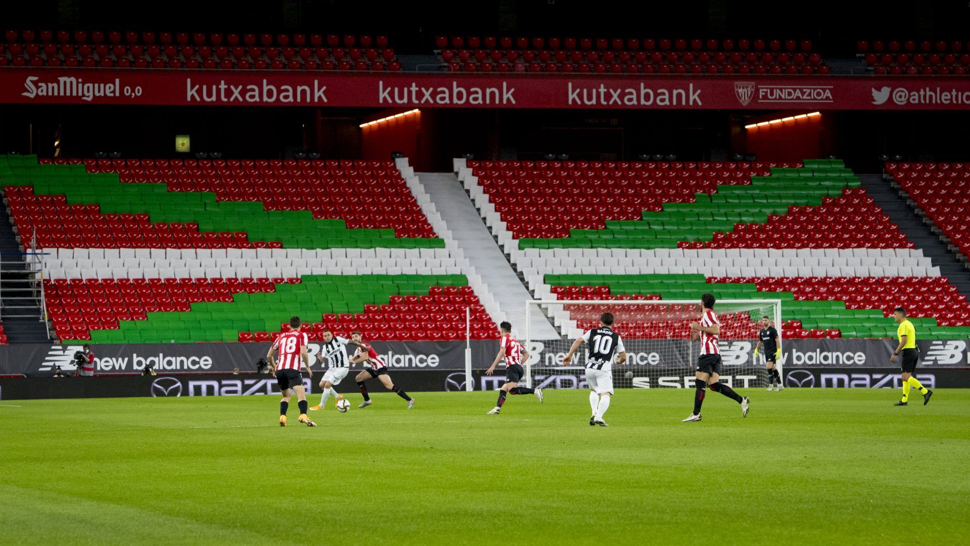  La ikurriña en San Mamés en la semifinal de Copa ante el Levante.