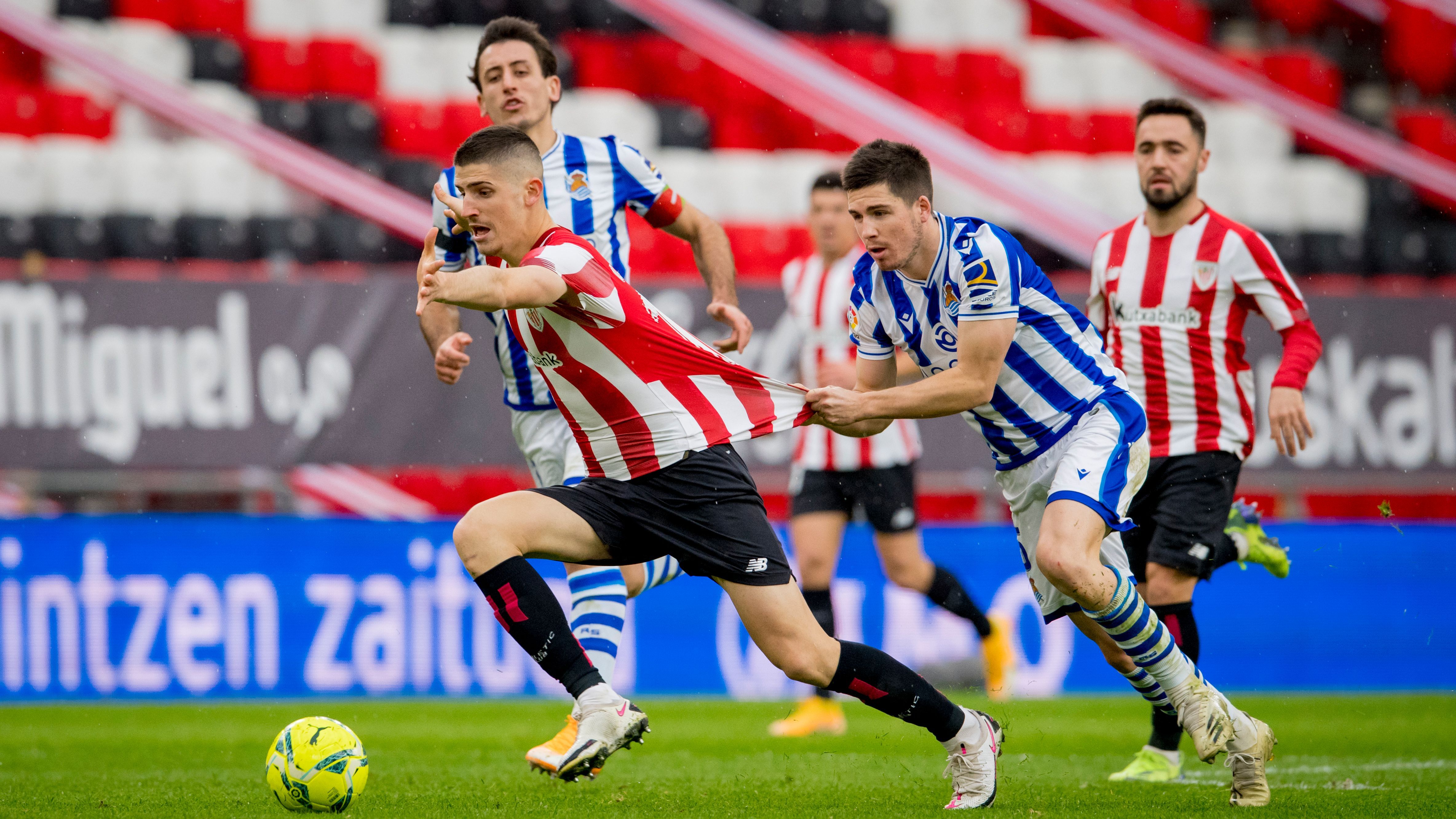  Agarrón de Zubeldia a Oihan Sancet y tarjeta en un derbi jugado en San Mamés.