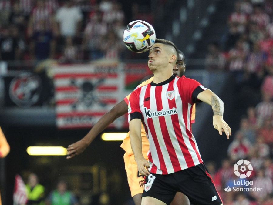  Oihan Sancet. durante el partido ante el Atlético en San Mamés.