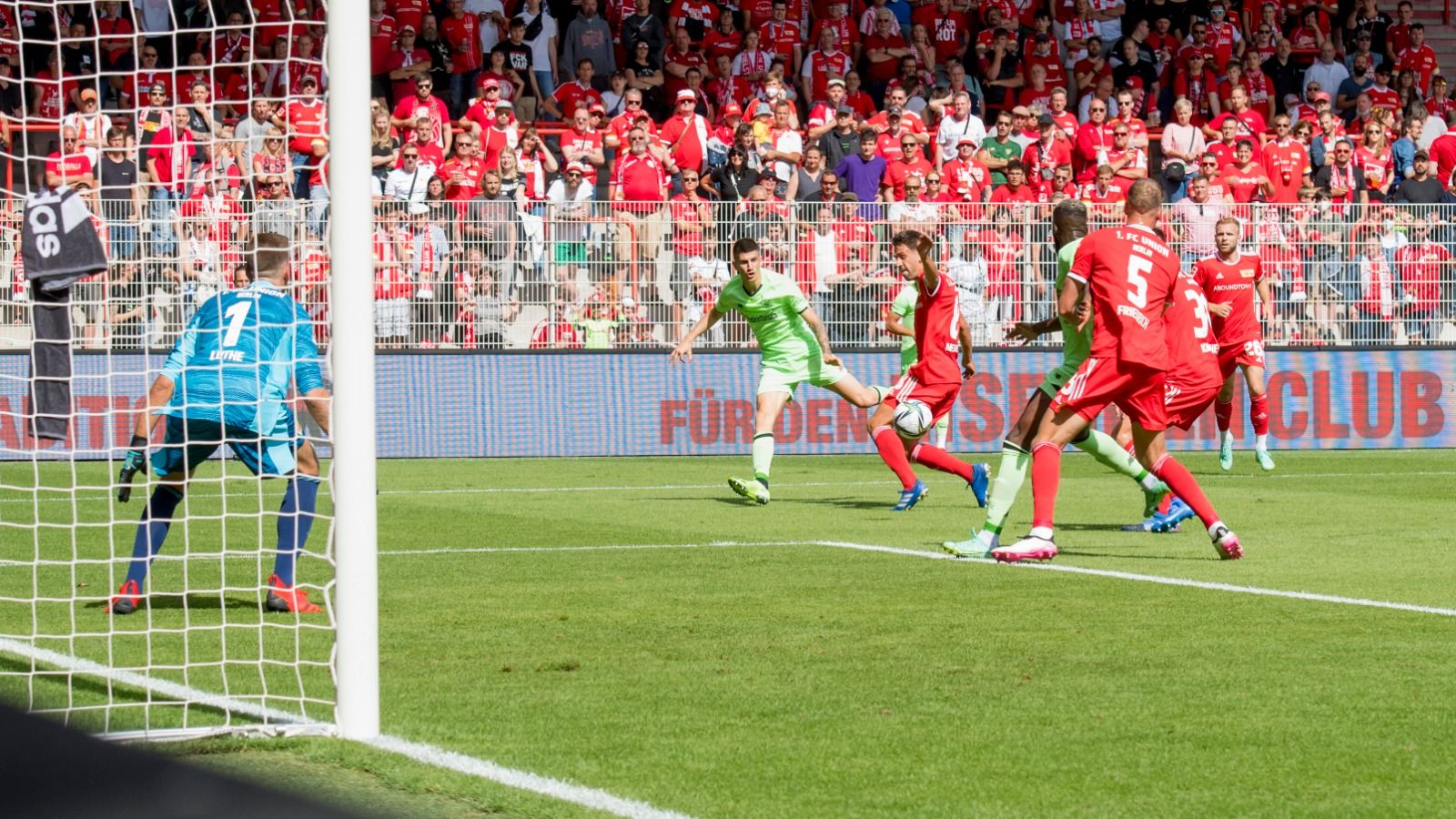 Centro al área de Oihan Sancet ante el Union Berlín.