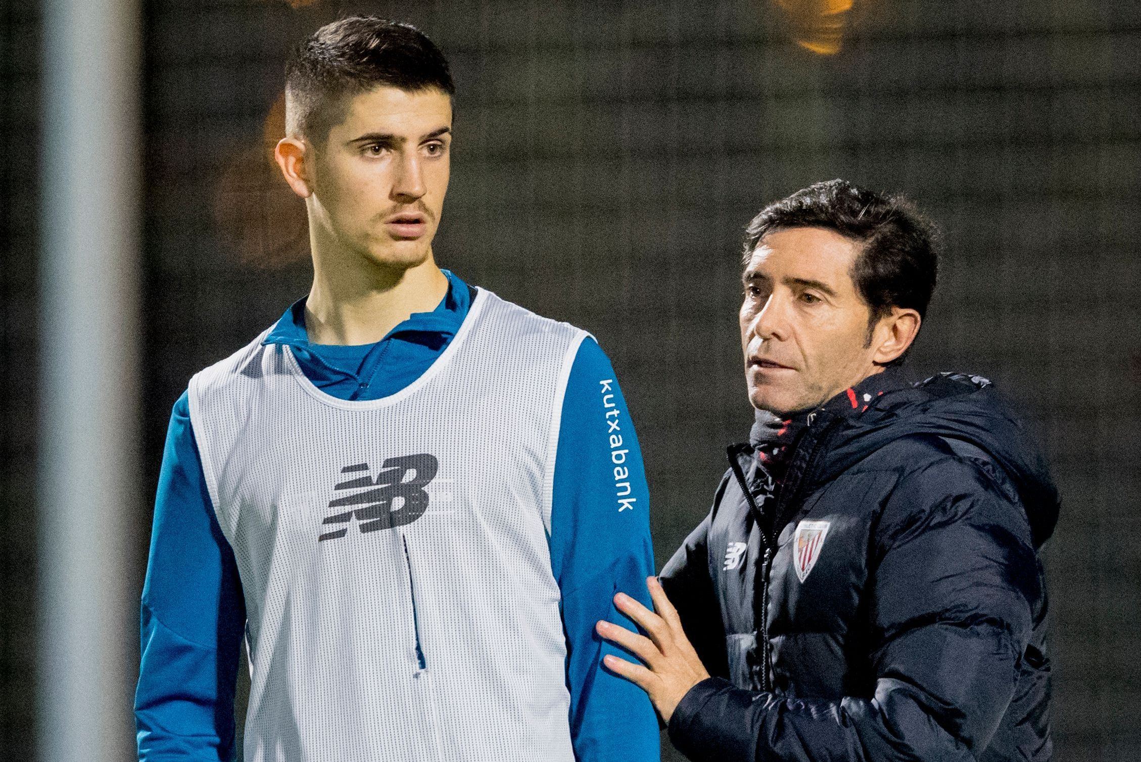 Marcelino corrige a Oihan Sancet en Lezama.