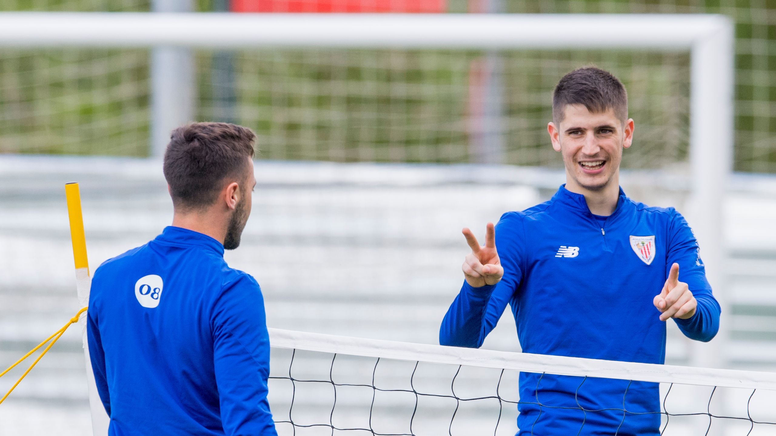  Oihan Sancet le marca la cuenta en Lezama a Unai López.