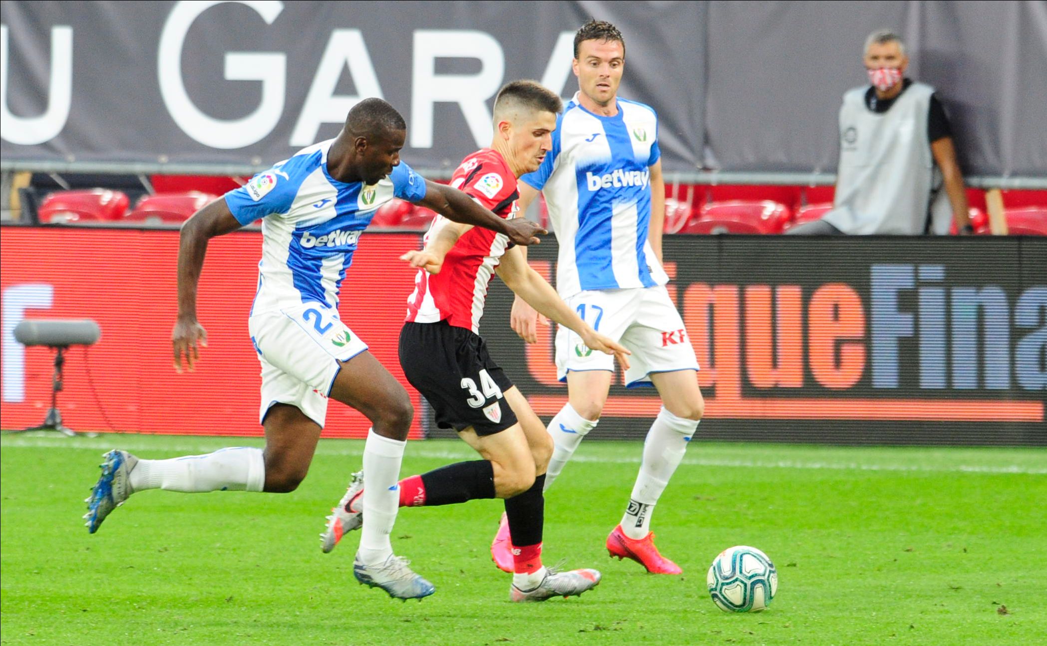  Oihan Sancet fue cambiado en la expulsión de Unai Simón.