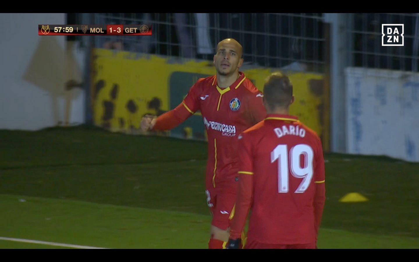  Sandro y Darío celebran uno de los goles del Getafe ante el Mollerussa en Copa.