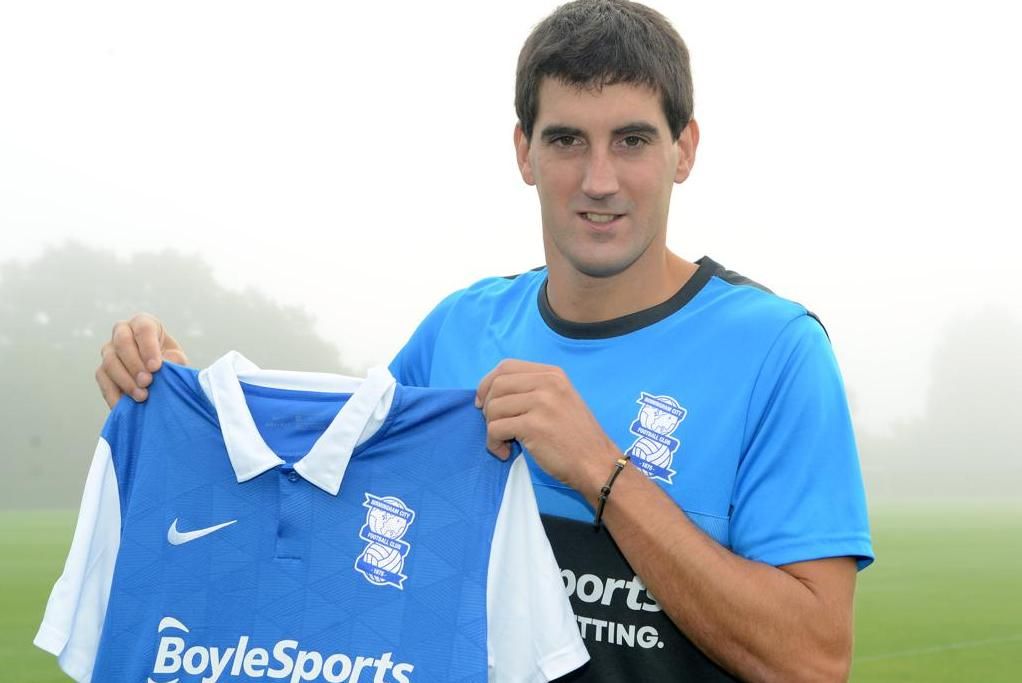  Mikel San José, ahora en el Birmingham City de Karanka, es un seguidor y comentarista habitual del 'Conquistador'.