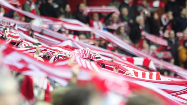  Ambiente del de antaño en San Mamés ante el Sevilla.