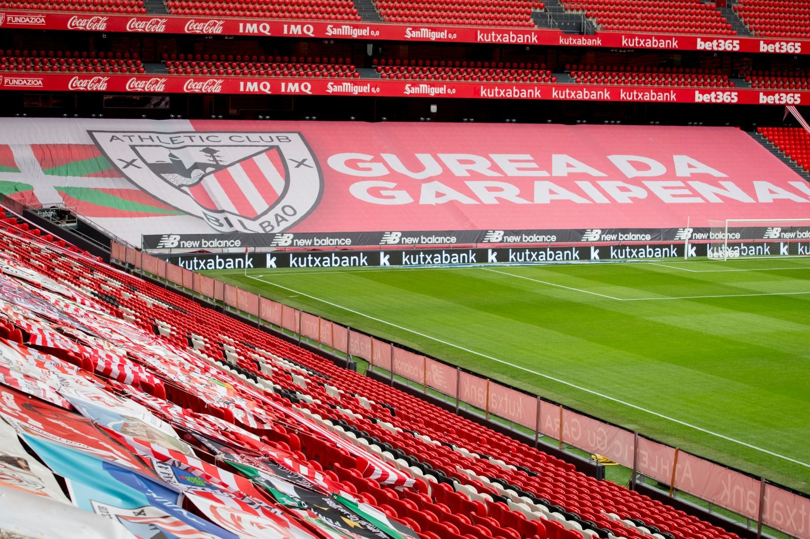  Así estaba la vacía grada de San Mamés ante el Valencia.