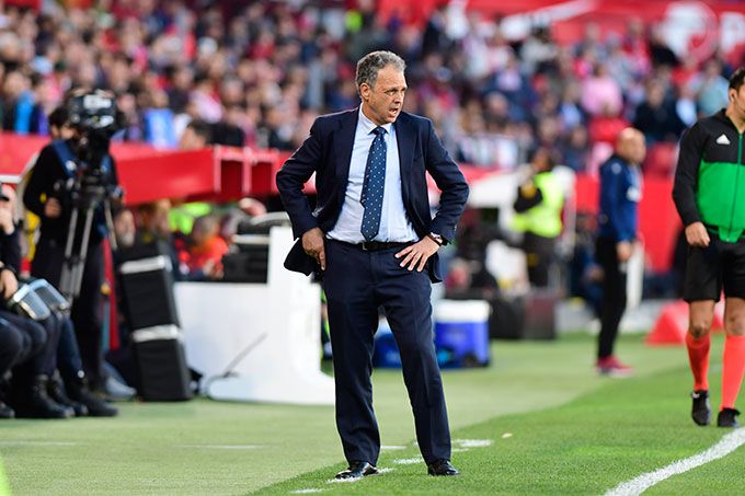  Joaquín Caparrós, durante el Sevilla-Alavés.