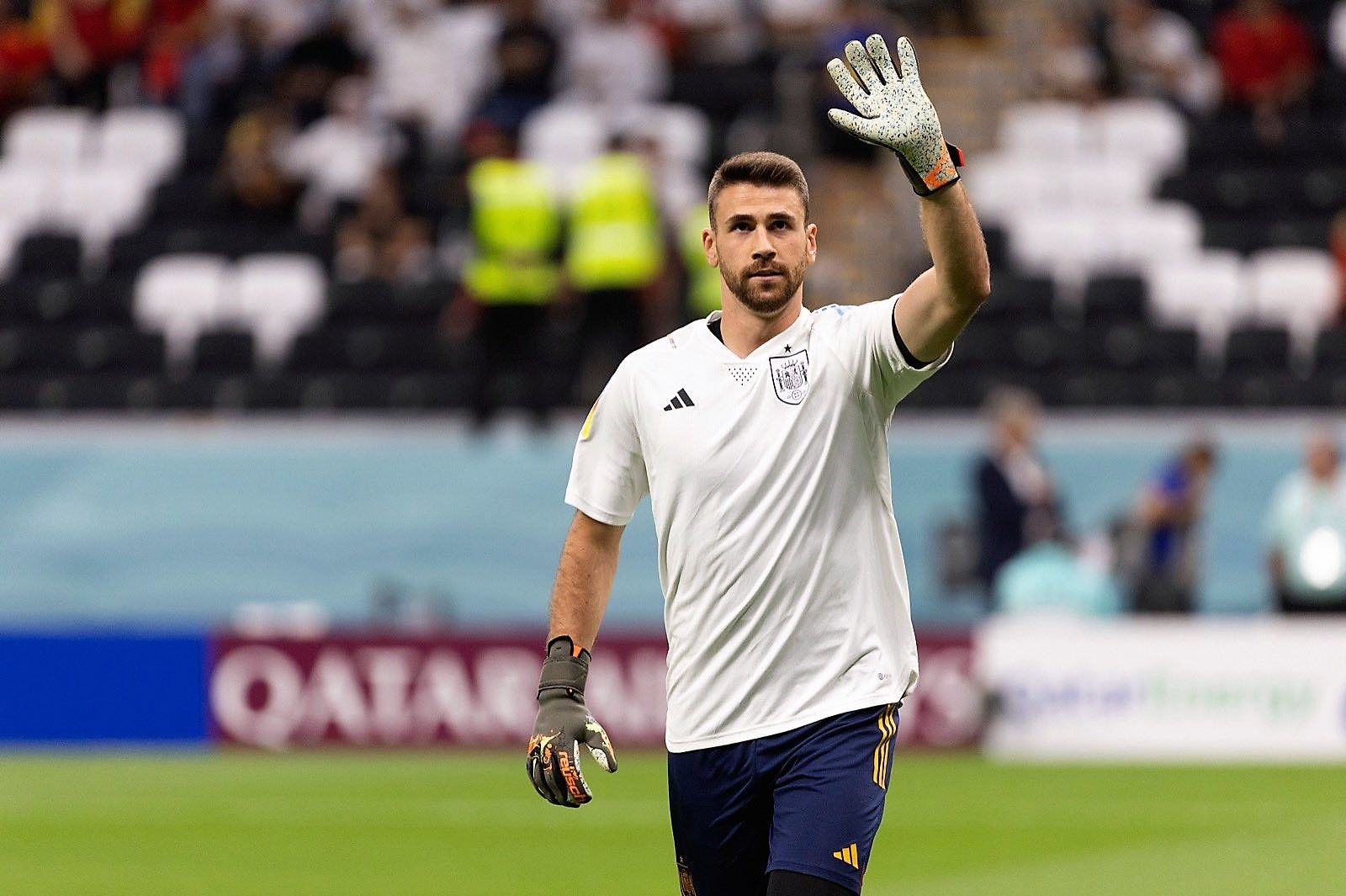 El guardameta del Athletic Club Unai Simón, saluda en el Mundial de Qatar 2022.