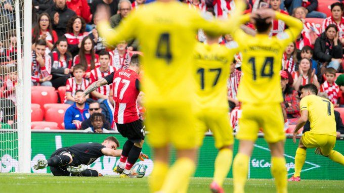 Unai Simón tuvo una intervención decisiva ante Gerard Moreno en la primera parte.