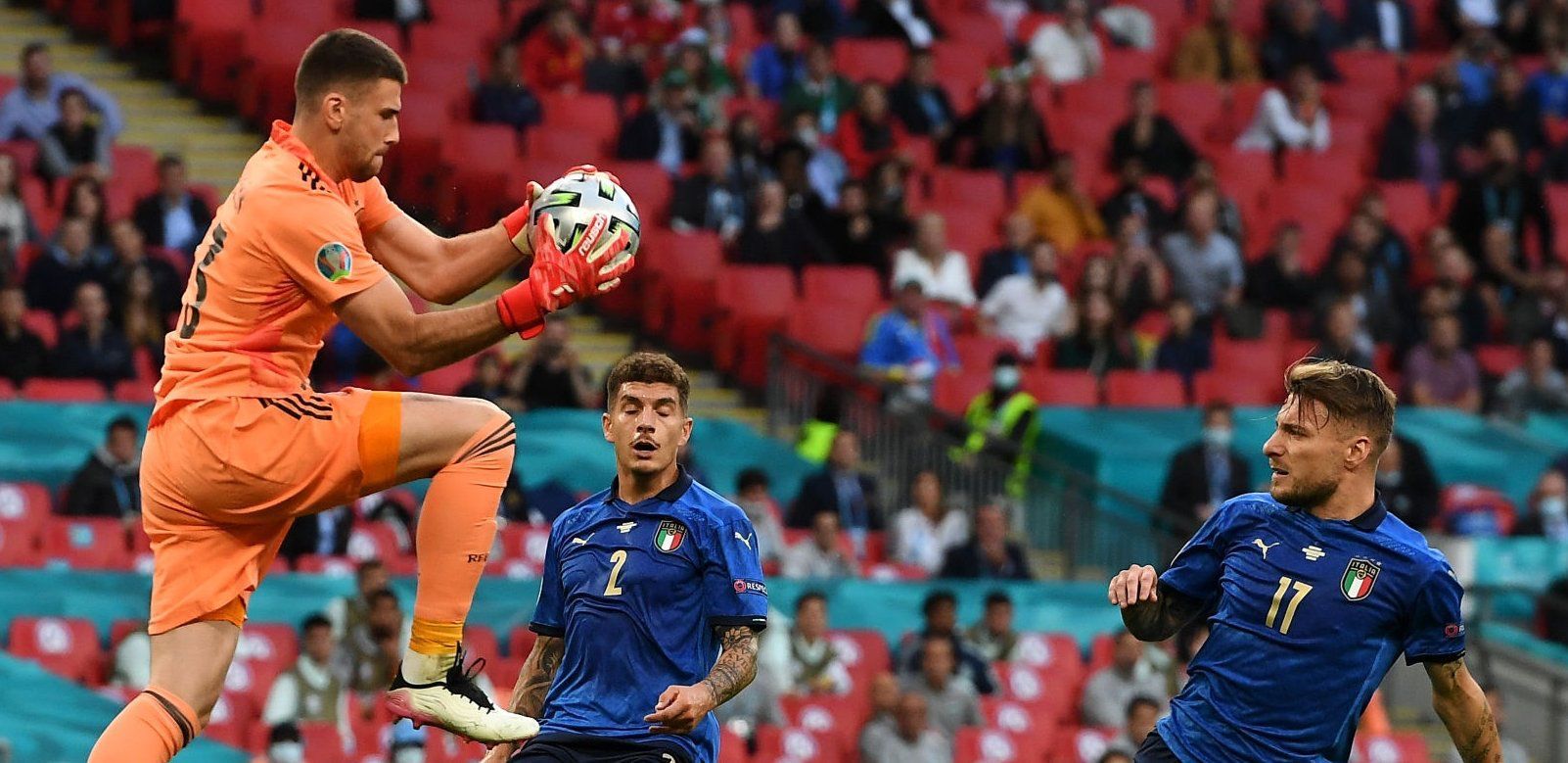  Plástico blocaje de Unai Simón en la semifinal de la Eurocopa ante Italia.