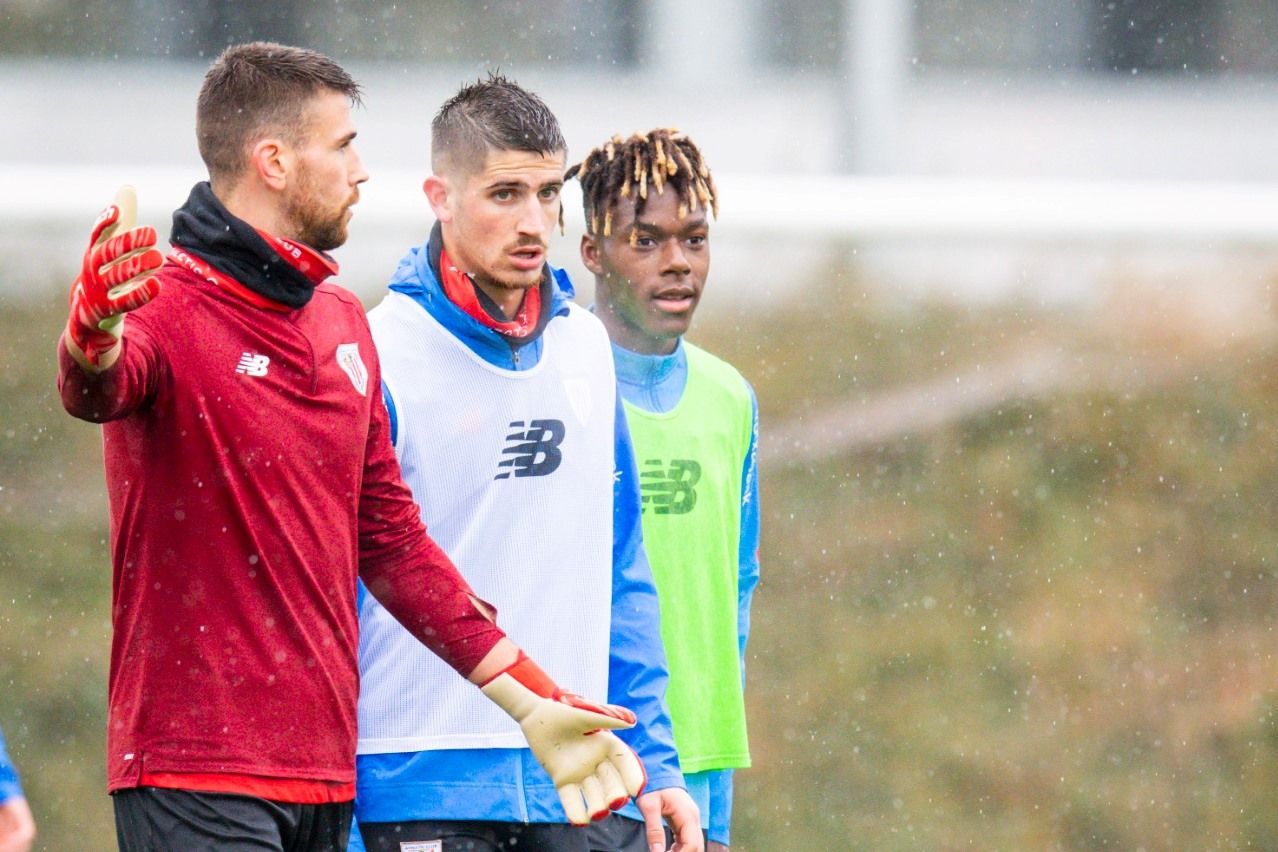  Unai Simón, Oihan Sancet y Nico Williams hablan en Lezama; el Getafe les espera este lunes 6 de diciembre.