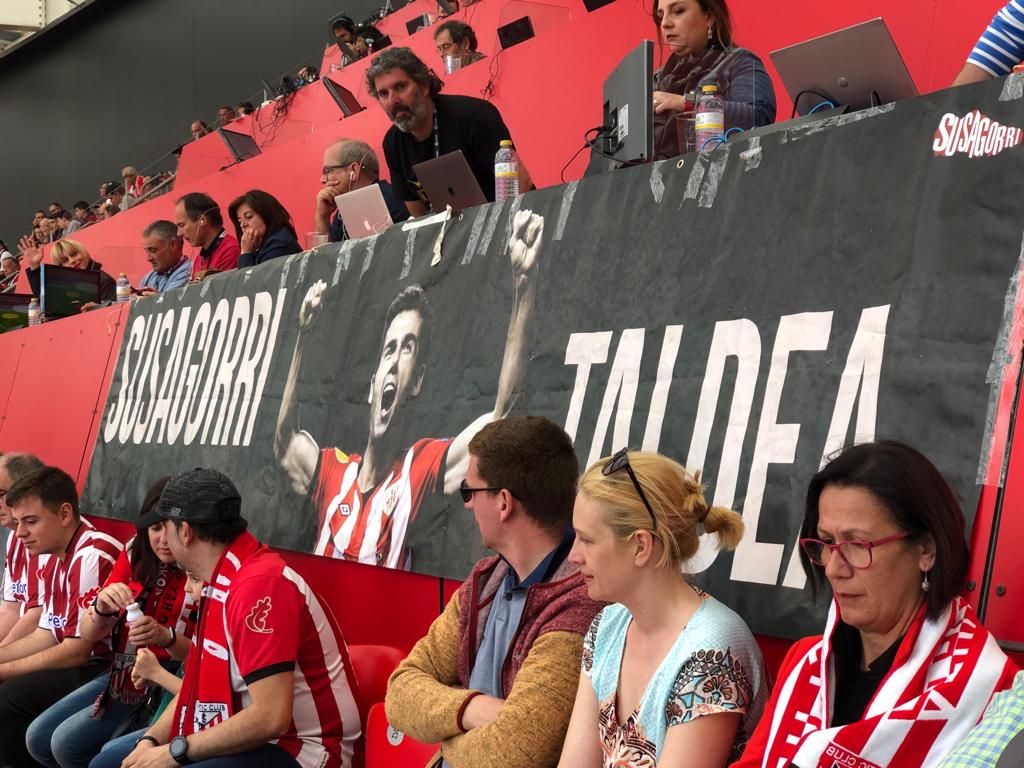  Pancarta de la cuadrilla de Markel Susaeta en Eibar presente en San Mamés.