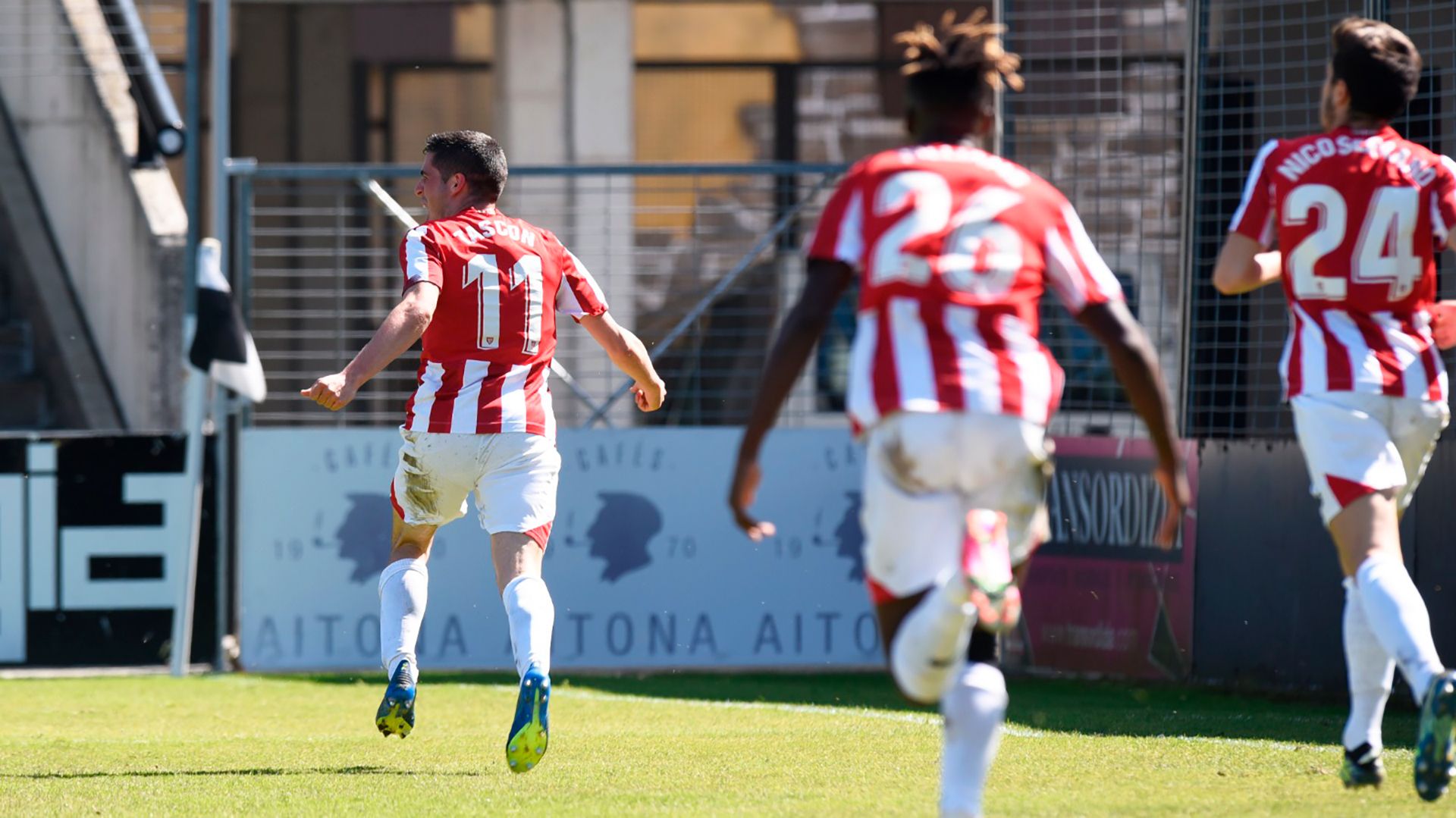  Andoni Tascón celebra su gol al Real Unión.
