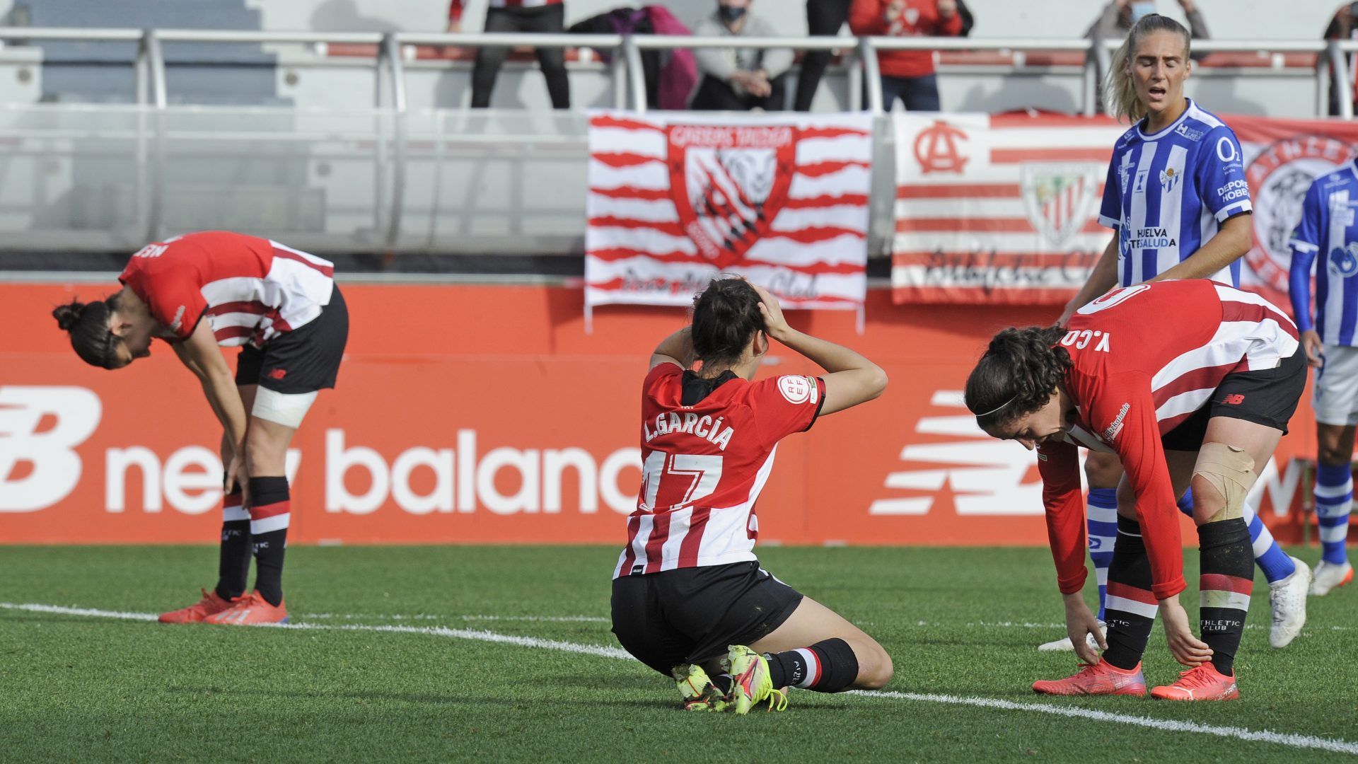  Tristeza del femenino en el partido ante el Huelva en Lezama.