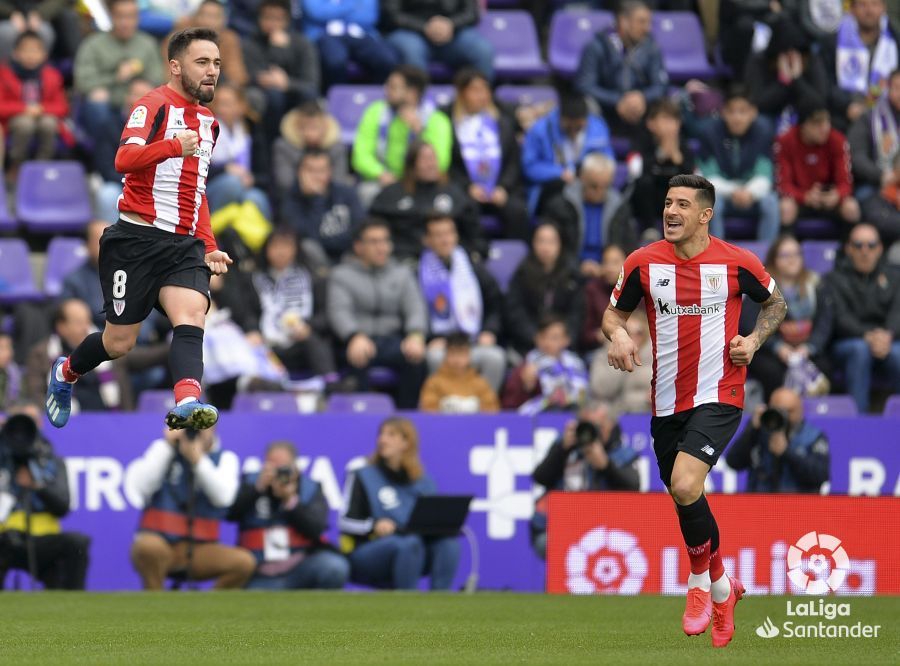  Unai López salta para celebrar su gol al Valladolid.