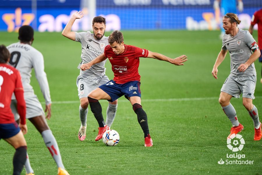 Unai López entra a Iñigo Pérez en El Sadar.