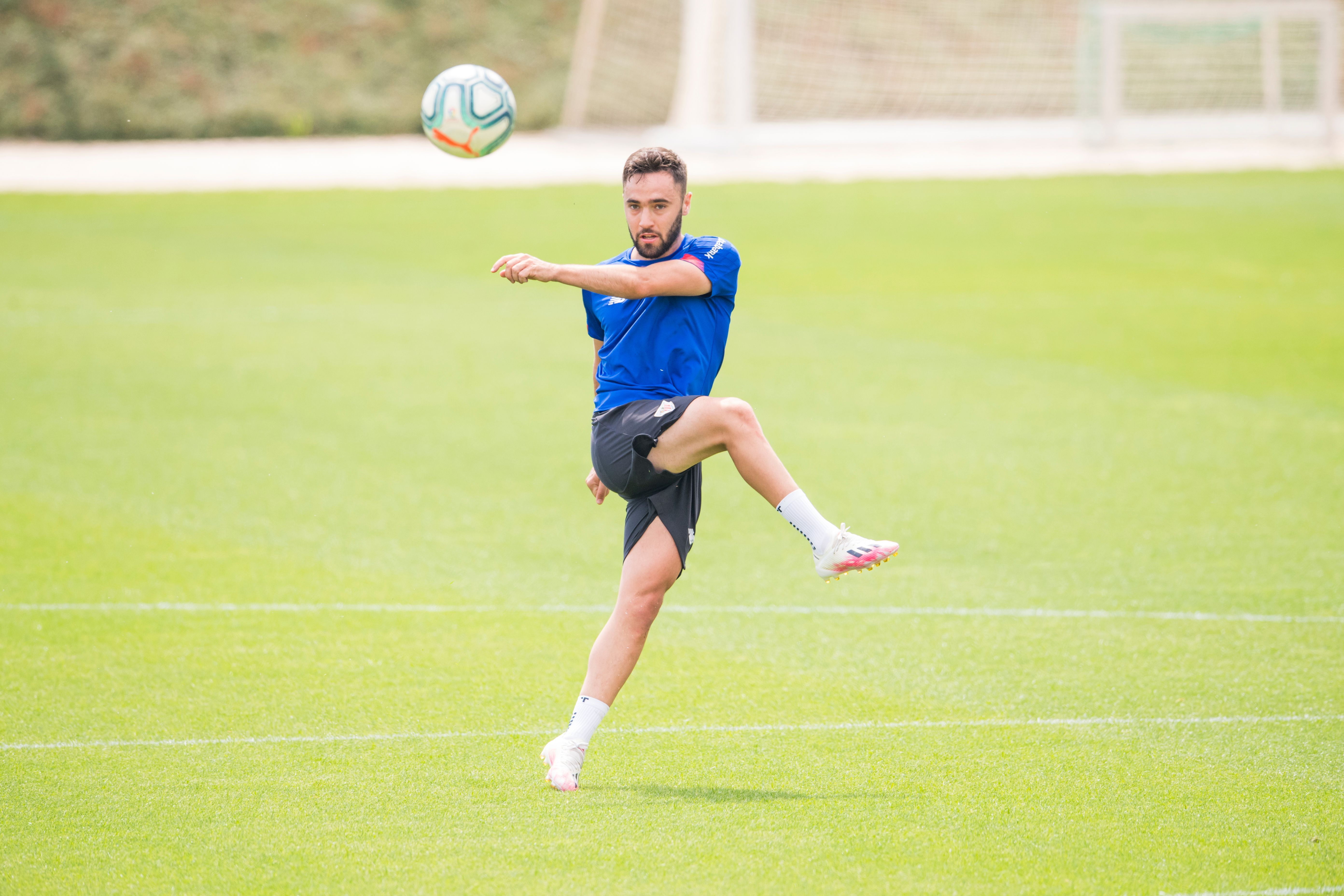  El guipuzcoano Unai López, en Lezama, con su exquisito golpeo de balón.