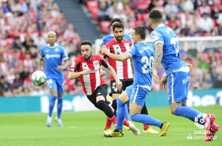 Pocos espacios para Unai López ante el Getafe.