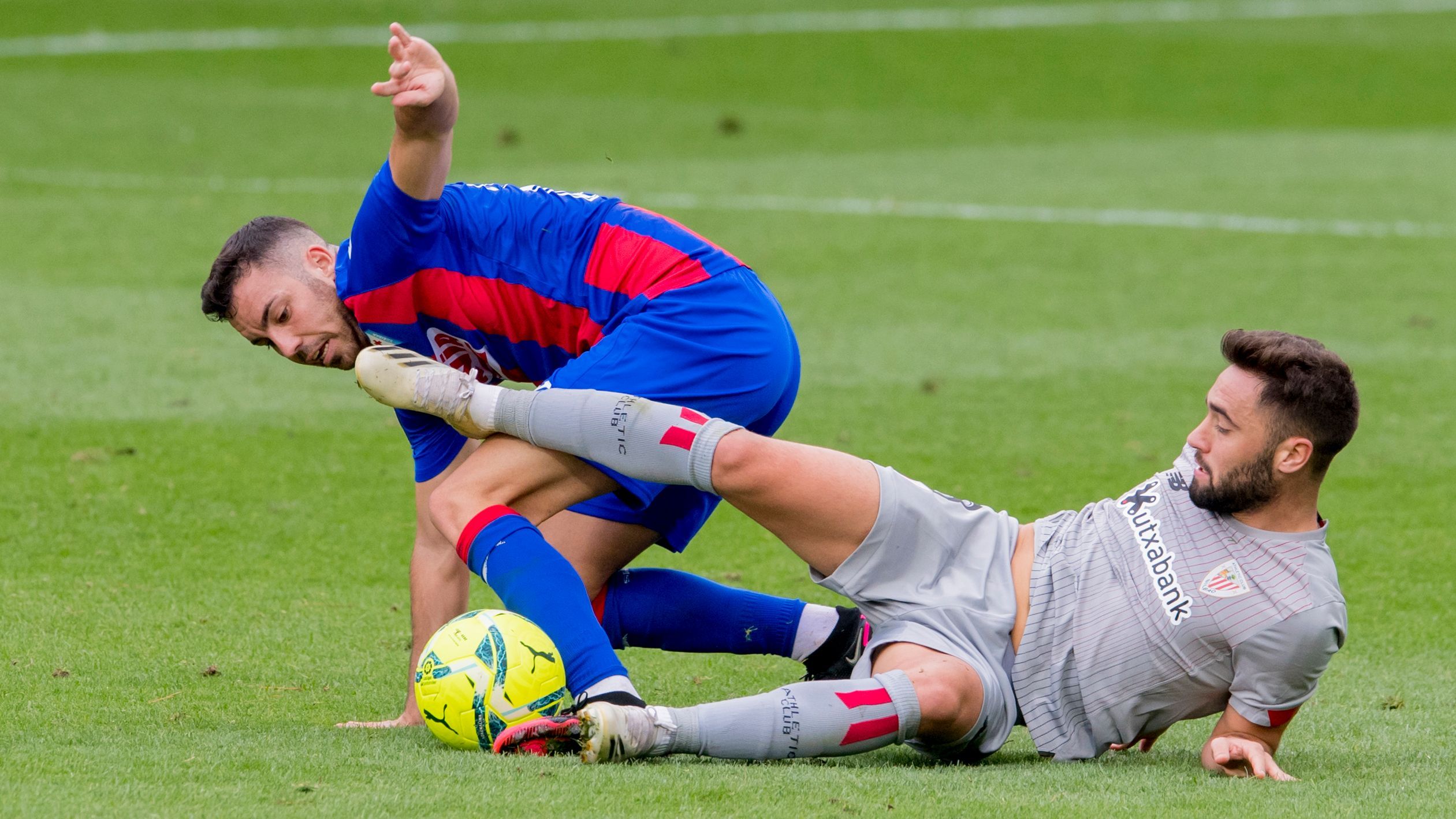  Unai López, aparte de marcar goles, peleó a tope en Ipurua.