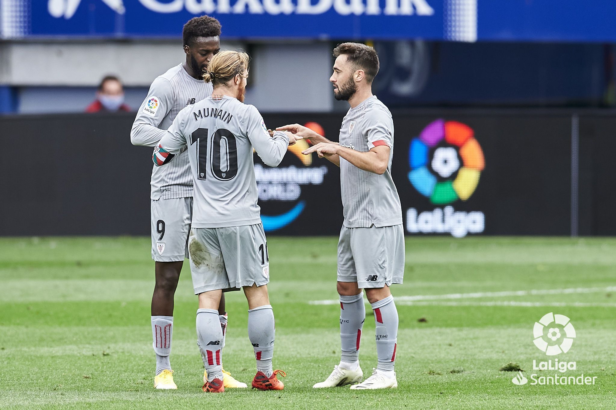  Unai López celebra su gol ante el Eibar con Williams y Muniain.