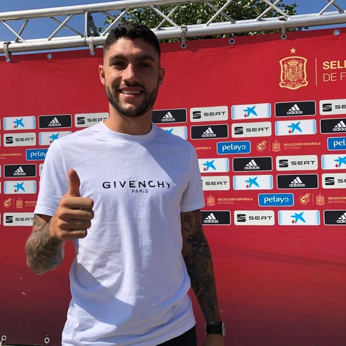  Unai Núñez posa sonriente a su llegada a Las Rozas.