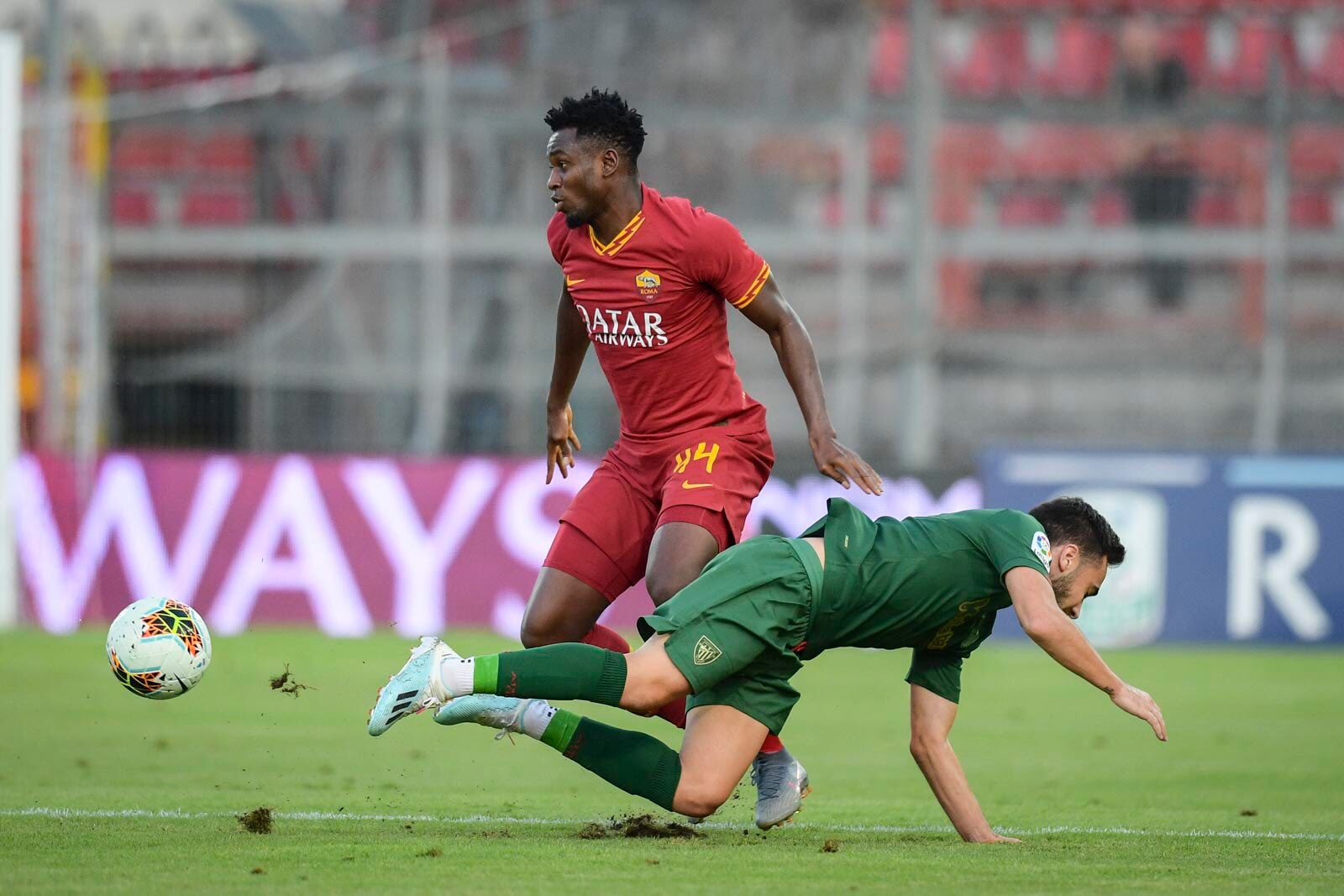 Unai López tuvo que pelear con un centro del campo muy físico.