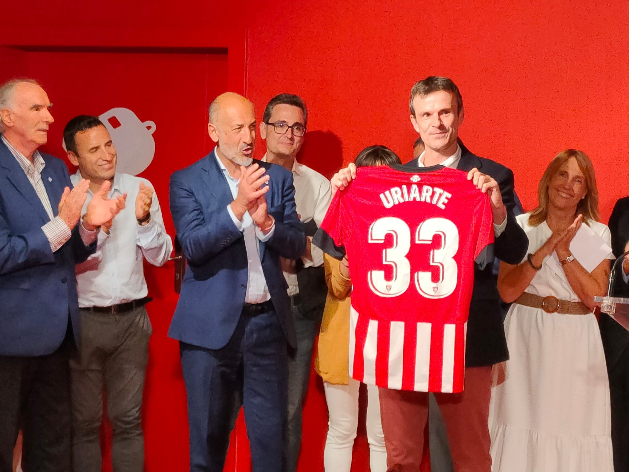 El momento del nombramiento en San Mamés del nuevo presidente del Athletic Club Jon Uriarte.