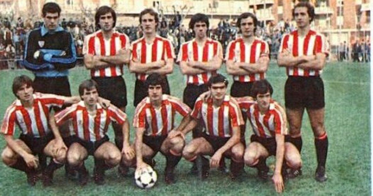  Santi Urkiaga en un once campeón del Athletic Club de Bilbao en el año 1983.